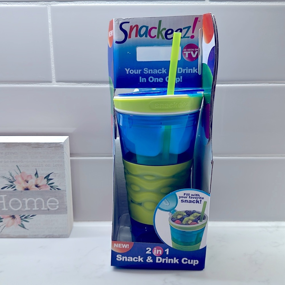 Snackeez 2 in 1 Snack & Drink Cup - brand new!
